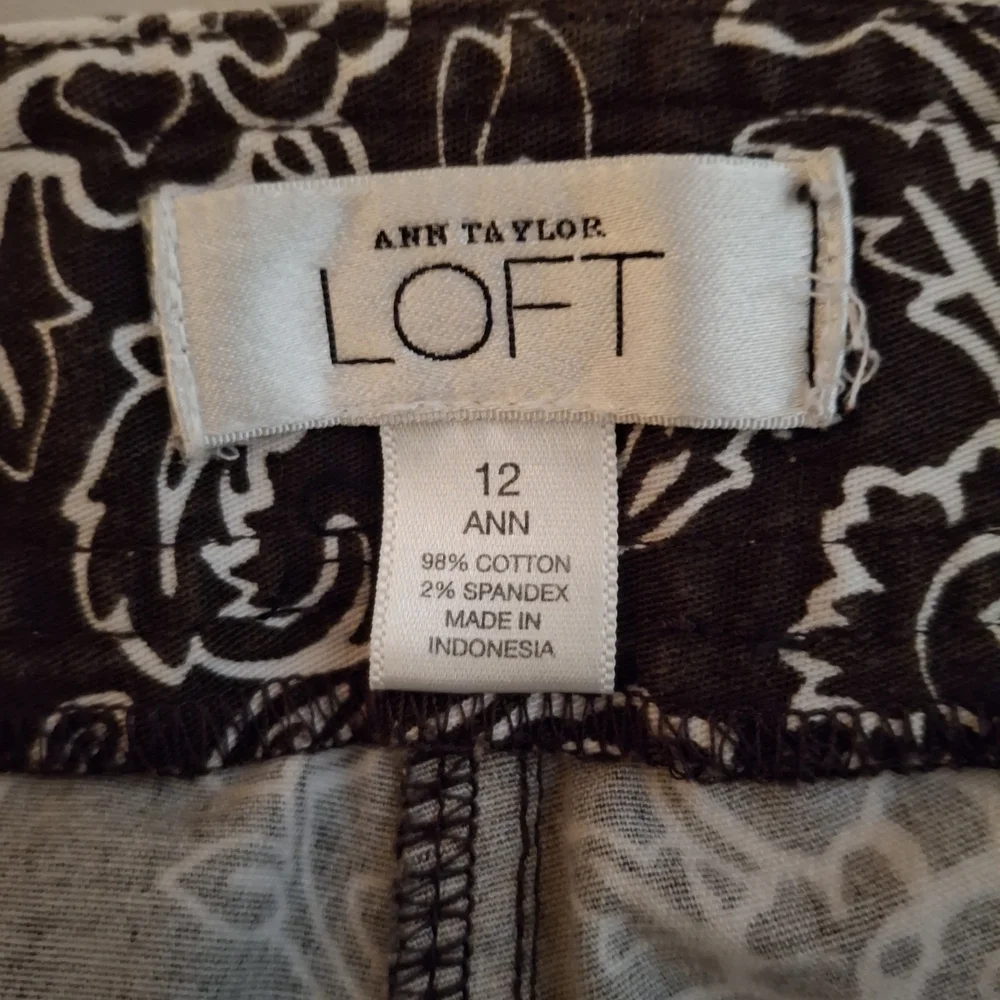 Ann Taylor LOFT Women's Brown And White Floral Capris
